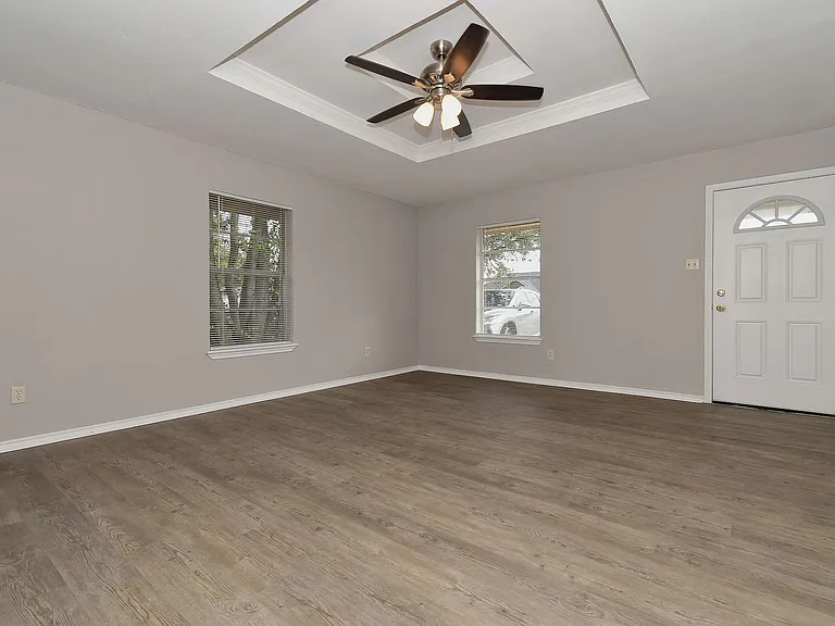 4008 Templeton St — Photo 3