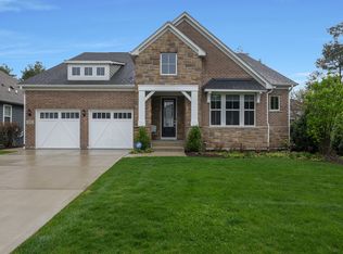 11 Somerset Cir, Wheaton, IL 60189