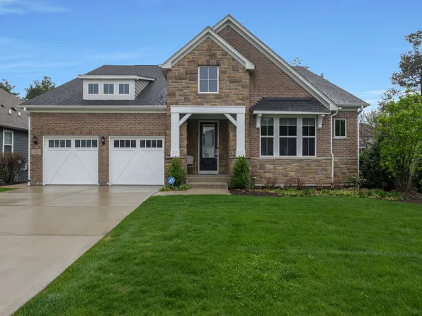 11 Somerset Cir, Wheaton, IL 60189