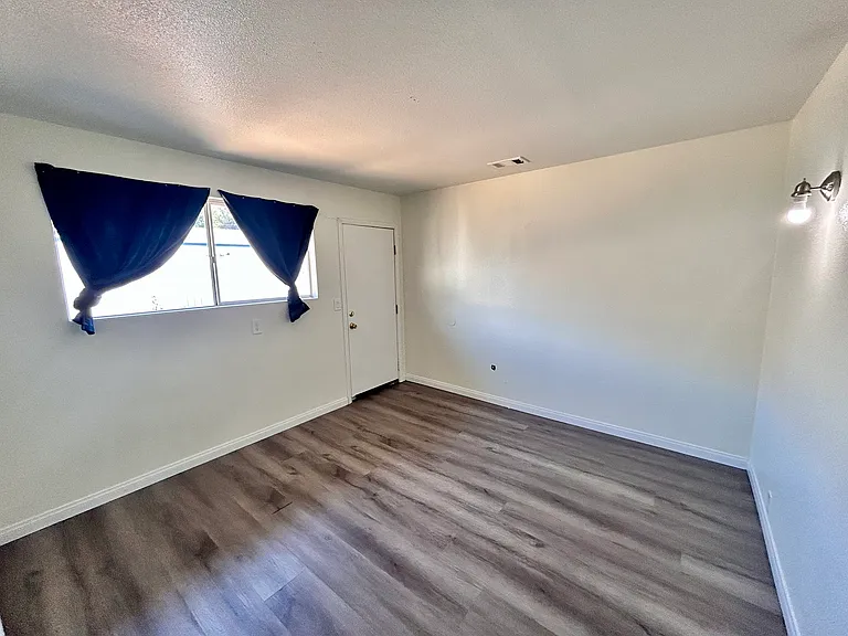 28057 Washington Ave — Photo 9