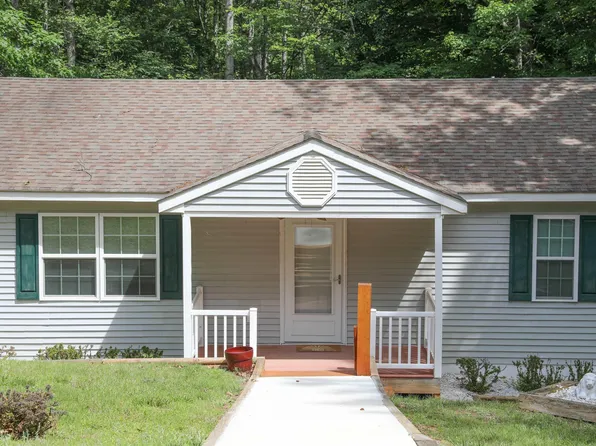 26 W Lake Forest Dr, Palmyra, VA 22963