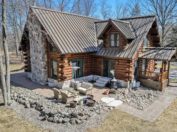 9390 Landis Rd, Benzonia, MI 49616