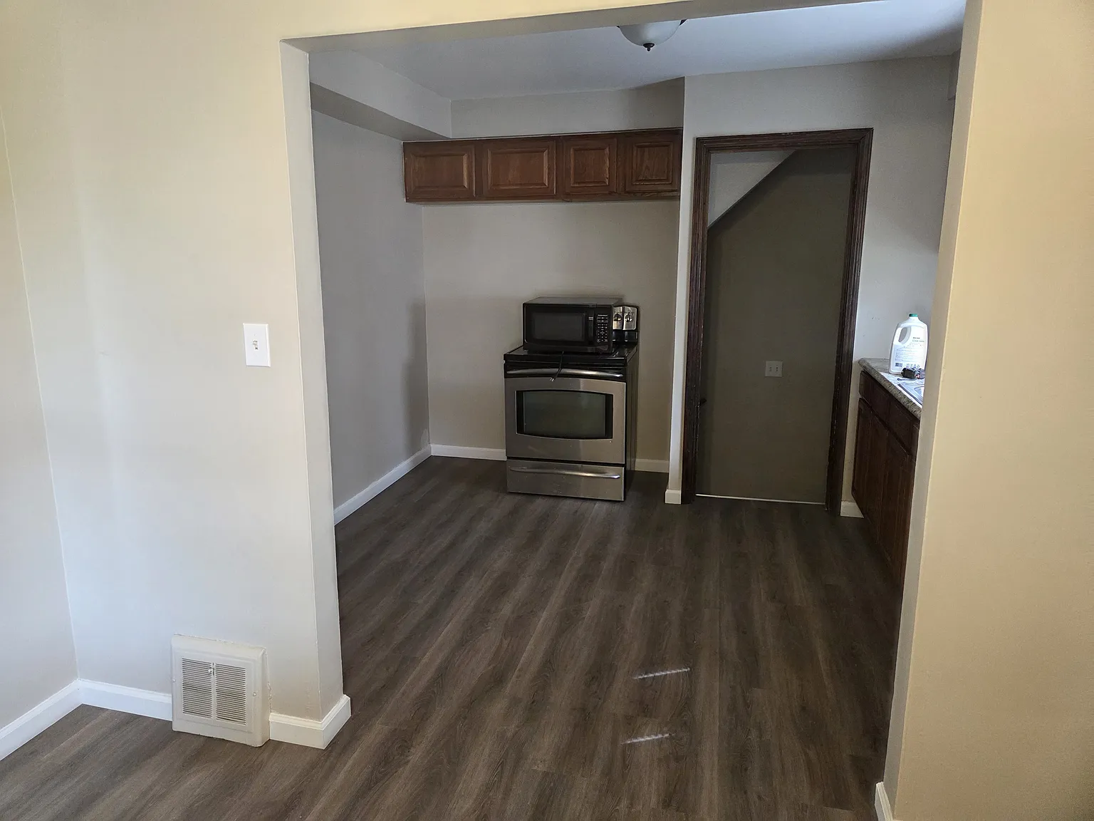 3 bed, 1140 sqft, $1,800 — Photo 3