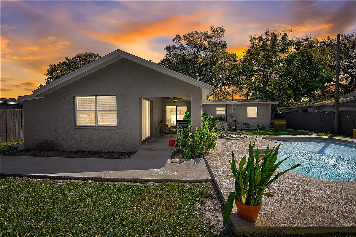 3 bed, 1274 sqft, $3,398 — Photo 1