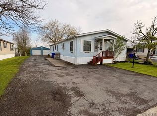 1009 Ridgewood Dr, Lockport, NY 14094