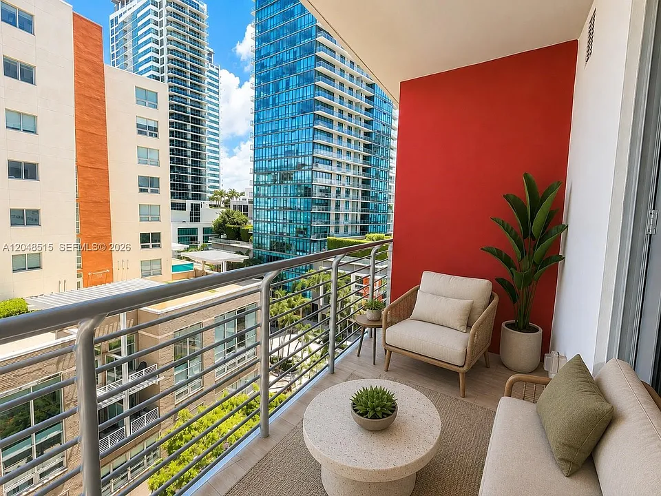 90 NE 32nd St #814