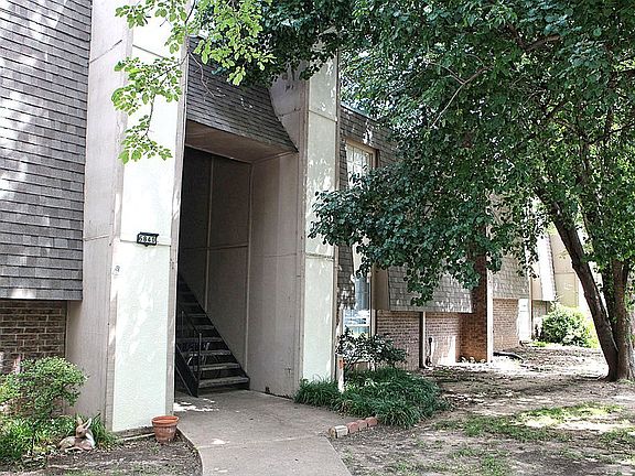 Willow Creek II Condo on Toledo. Ground floor unit with curbside parking.