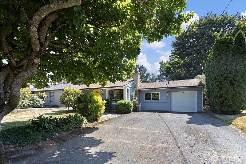 2nd image of 18042 10th Avenue NE