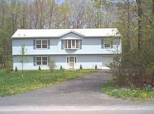 4 Stonegate Dr, Mount Pocono, PA 18344