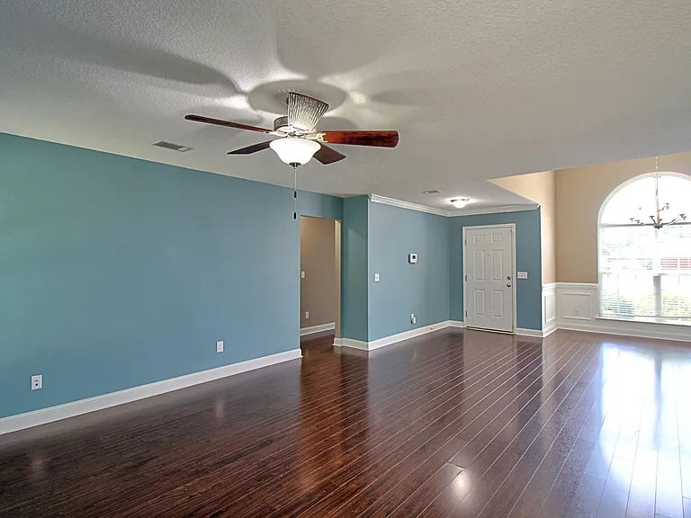 720 Highgrove Ct — Photo 5