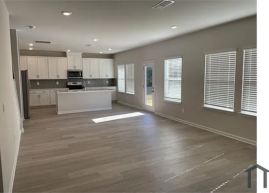 3624 Commodore Ct — Photo 13