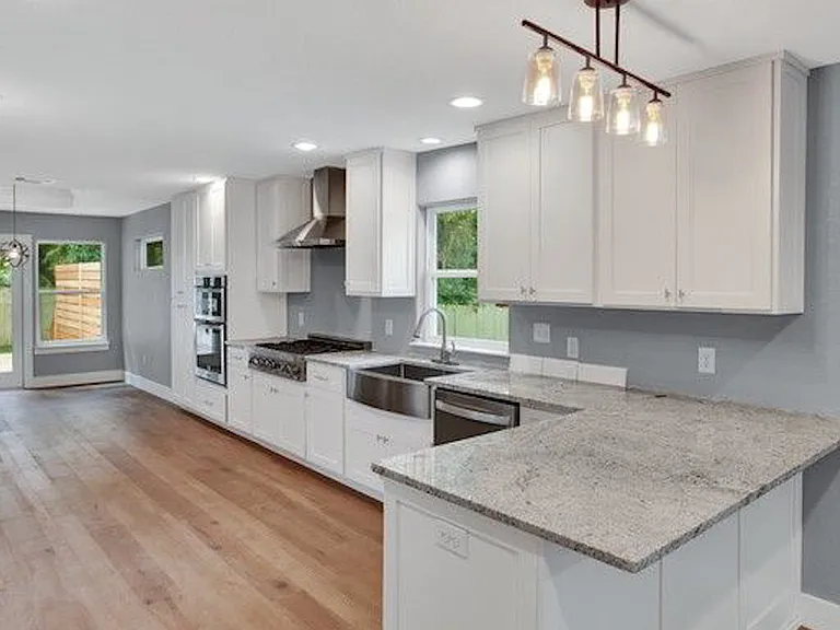 618 E Evergreen St — Photo 3