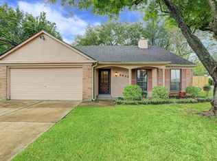 2432 Shady Bend Dr, Pearland, TX 77581