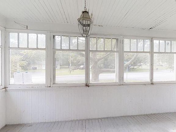 3rd image of 240 West Ave