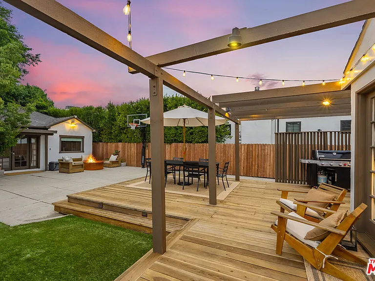 6537 Moore Dr — Photo 34