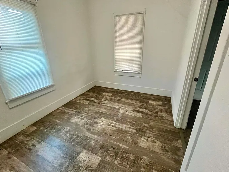 509 Division Ave — Photo 9