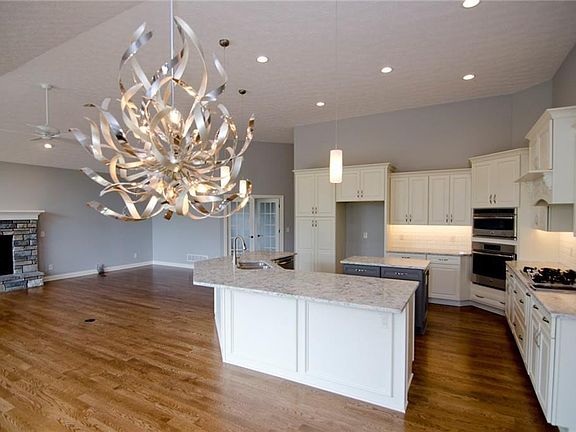 3rd image of 10173 Brookhaven Ln