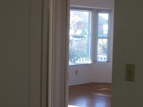 3rd image of 4570 Saratoga Ave
