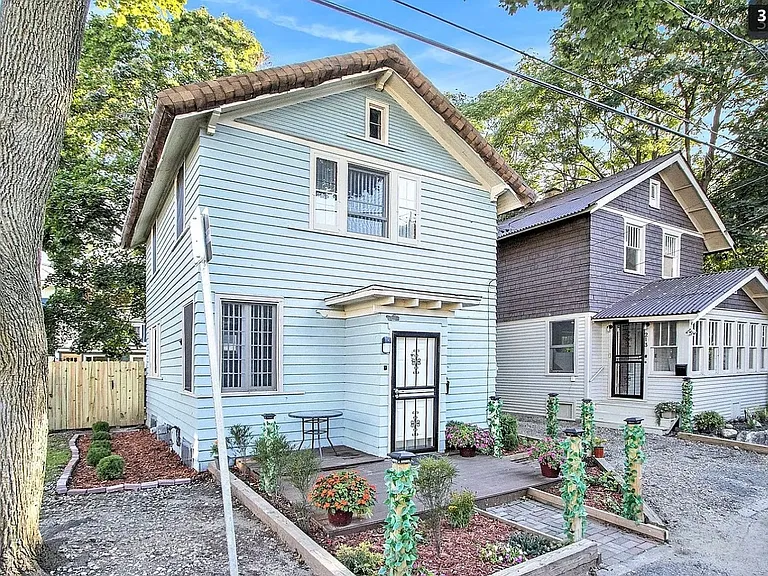211 Burnham Dr — Photo 18