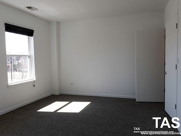 5th image of 1544 W Glenlake Ave APT 5D