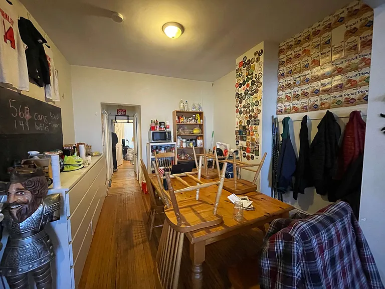 301 Barrie St — Photo 15