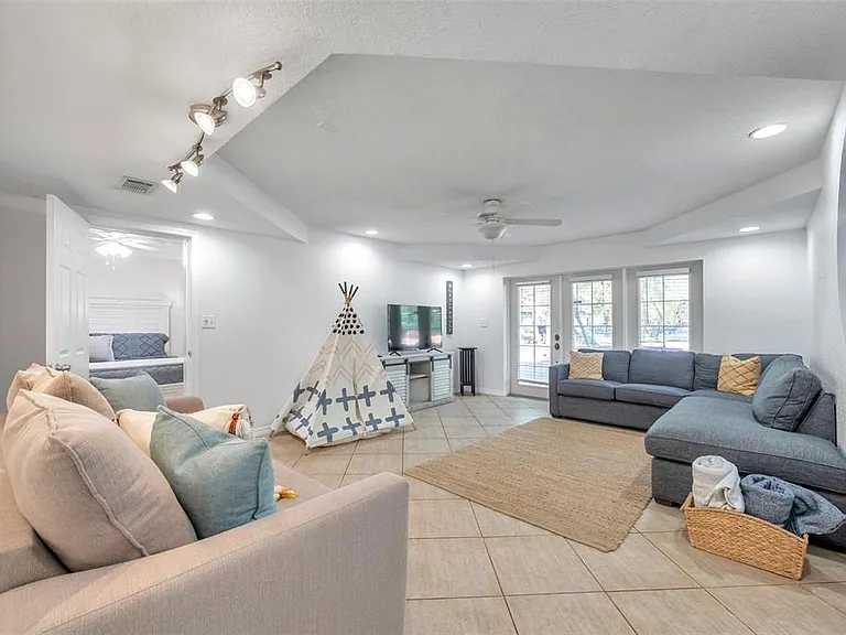 1261 12th Ct SW — Photo 37
