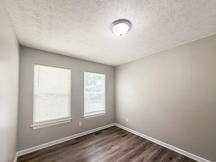 425 Hawkins Ave — Photo 5