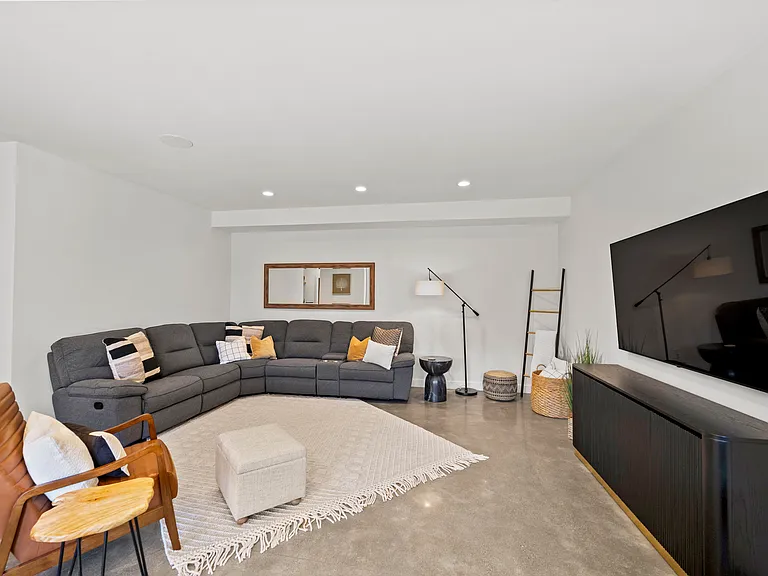 6305 Soundview Dr — Photo 19