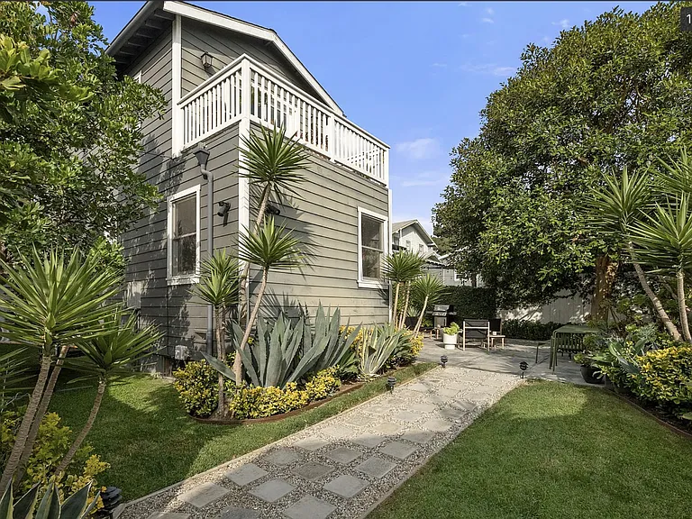 1014 N Manzanita St — Photo 1