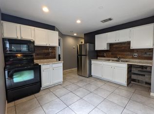 2555 Corian Glen Dr, San Antonio, TX 78219