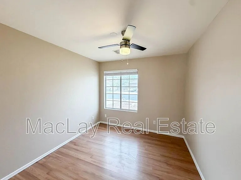 2863 E Oakland Ct — Photo 11