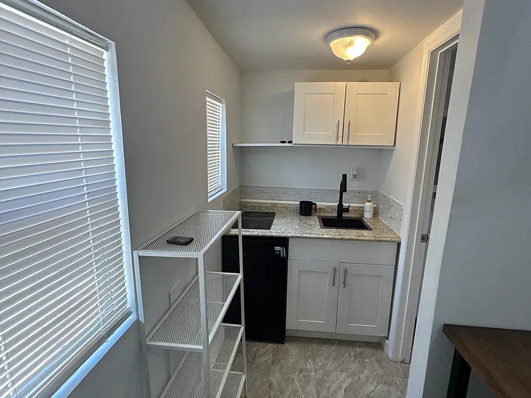 18100 NE 10th Ave #2 — Photo 3
