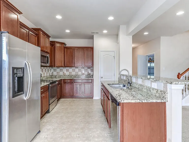 10 Crawford Ct — Photo 2