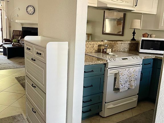 Main entry view to kitchen