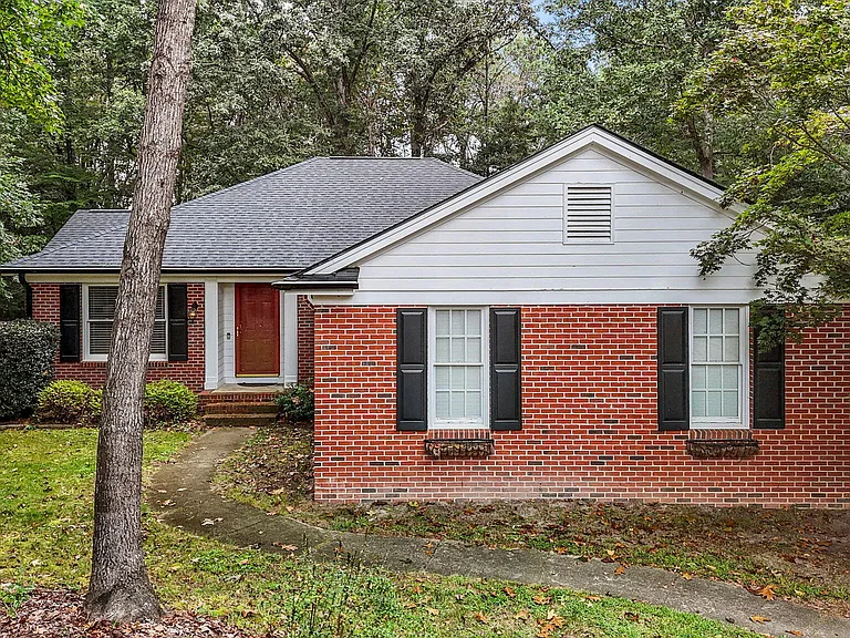 109 Oaklake Ct — Photo 1