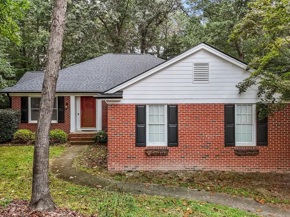 109 Oaklake Ct, Fuquay Varina, NC 27526