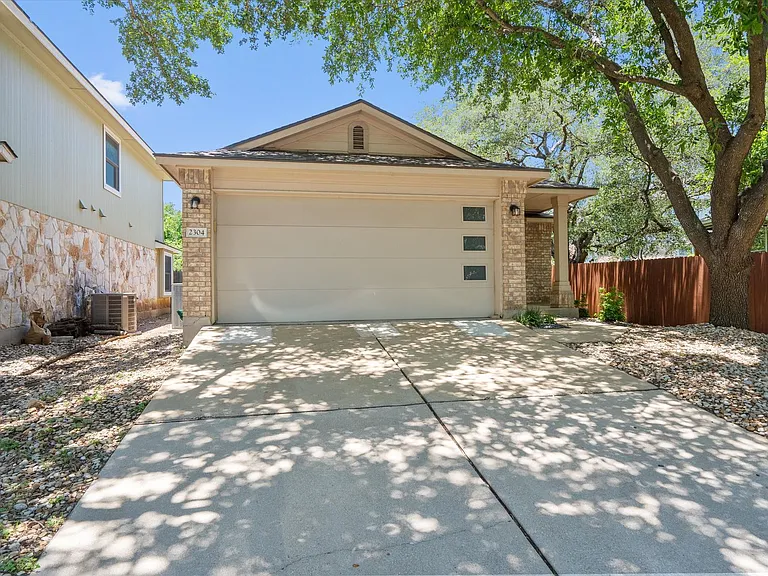 2304 Jesse Owens Dr — Photo 3
