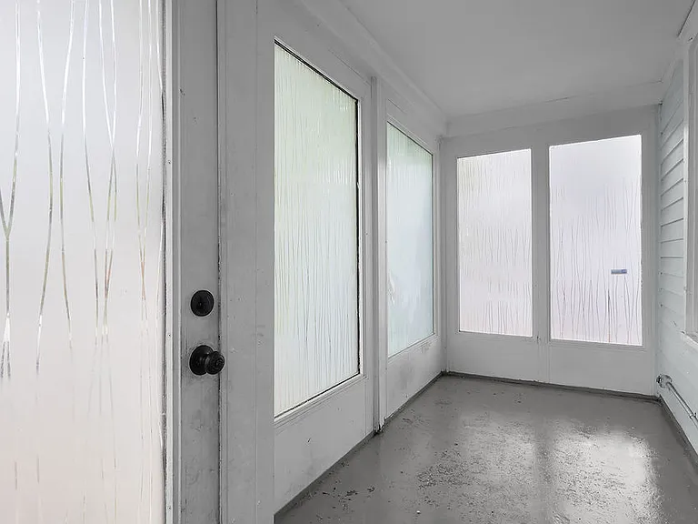 612 W 42nd St — Photo 5