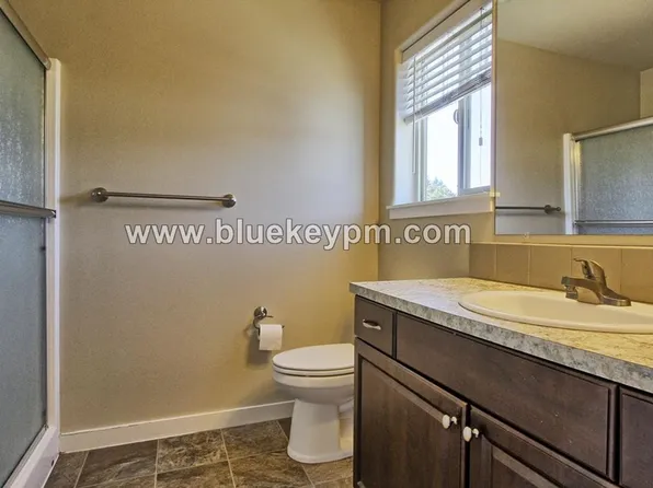 7413 NE 56th St, Vancouver, WA 98662