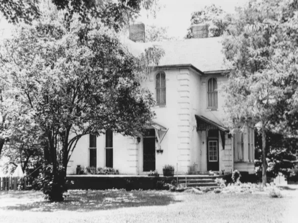 405 W William St, Monticello, IL 61856
