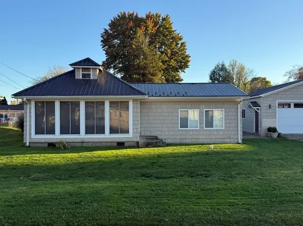 10589 Woodland Ave, Conneaut Lake, PA 16316