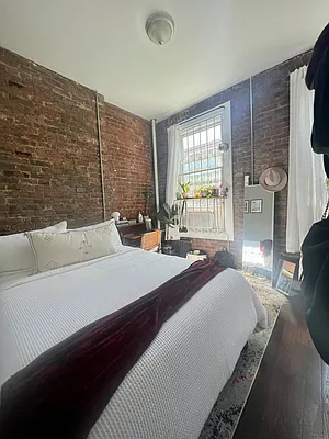 Rented by Camelot Realty Group | media 4