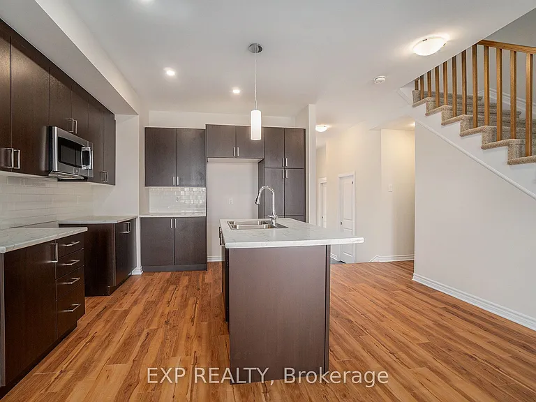 74 Richelieu St — Photo 8