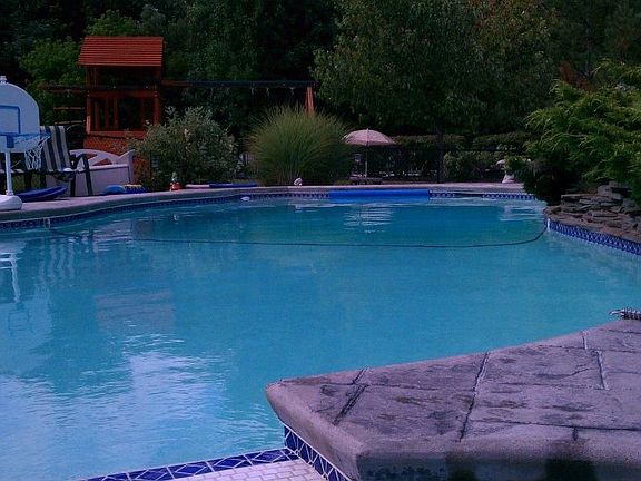 Gunite pool/hot tub