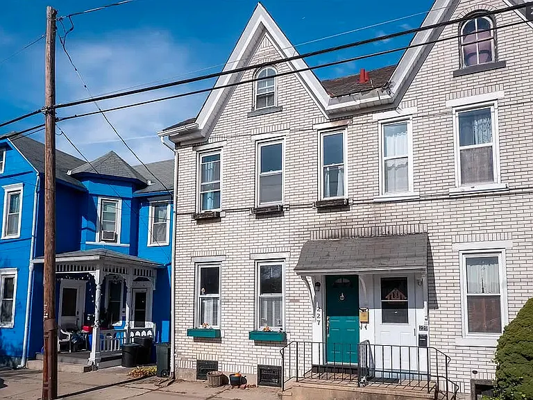 227 E Garrison St — Photo 1