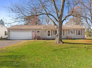 2386 E Clearview Dr, Adrian, MI