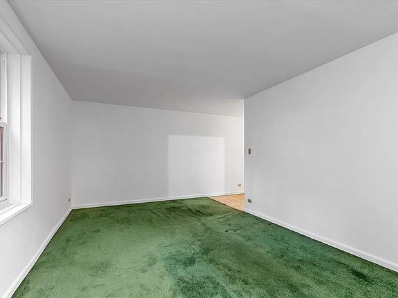 5th image of 140-18 Burden Cres #211