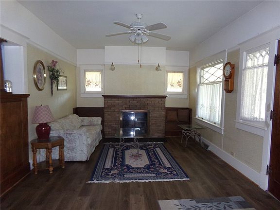 3rd image of 706 S 1st St