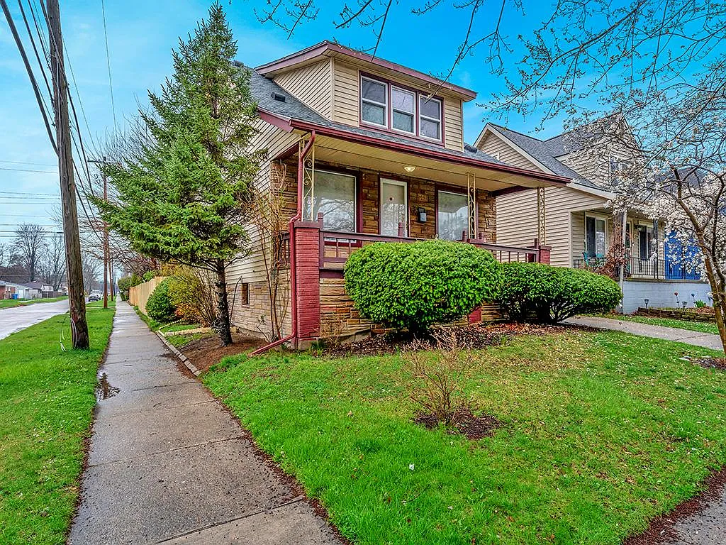 3 bed, 1300 sqft, $1,800 — Photo 2