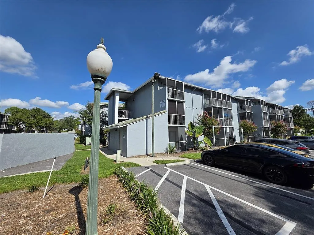 1 bed, 1.0 bath, 496 sqft, $999 — Photo 3